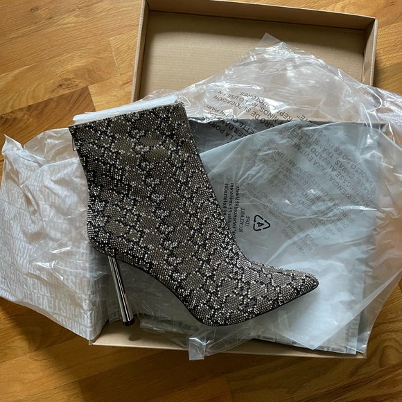 ❄️Steve Madden Robyn Rhinestone Booties - Picture 7 of 9